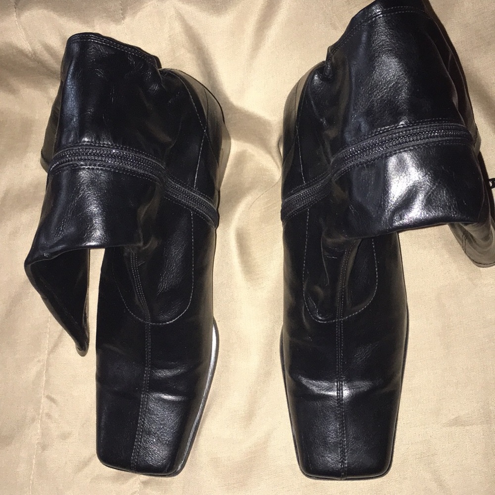 Etienne aigner black leather boots stretchy shaft